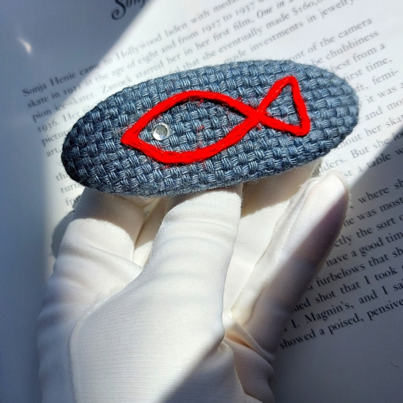 Vintage Barrette Bobby Pin Clip Grey Fabric Fish Japan 1990s ๐ ๐๐ ๐ - Picture 4 of 8